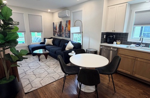 West End Apartment | #2 Richards Ave Cozy Brand New 1BR apt half mile CASV