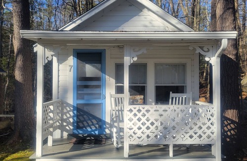 Cape Neddick Bed & Breakfast | 2 River Road Inn & Cottages