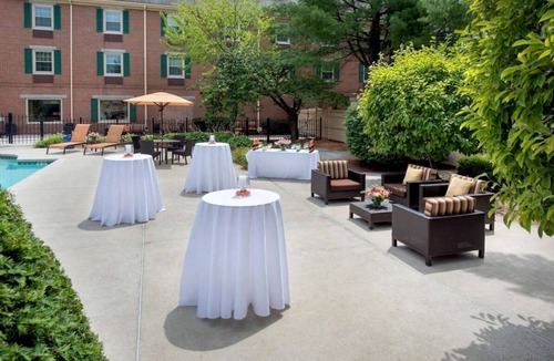 Woburn House | 2 Spacious Units! FREE Parking, Pets Allowed, Close to Burlington Mall!