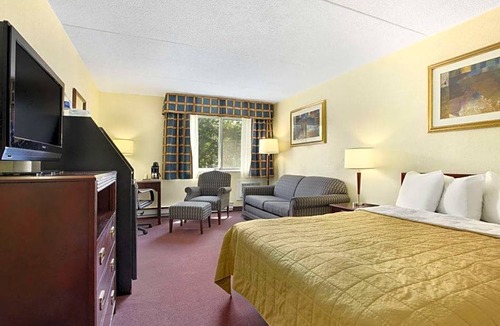 Industrial Park Hotel | 2-Star Hotel ∙ Travelodge by Wyndham Ottawa East