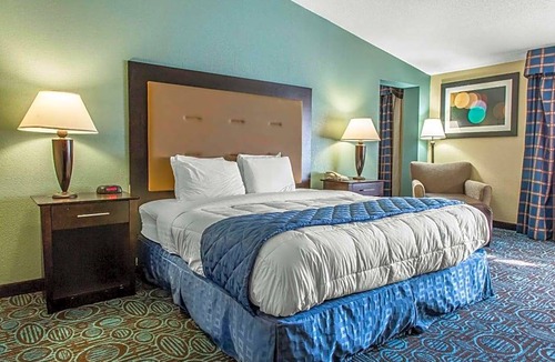 New London Hotel | 2-Star Hotel ∙ Clarion Inn New London/ Mystic