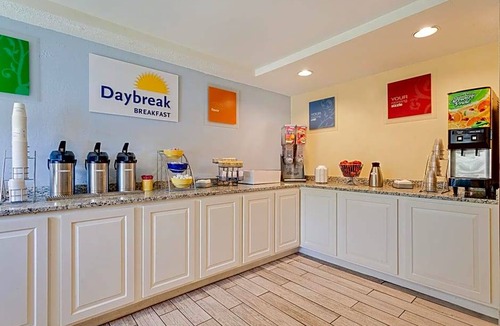 Shrewsbury Hotel | 2-Star Hotel ∙ Days Inn by Wyndham Shrewsbury Worcester