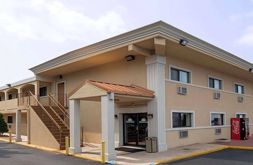 Copiague Hotel | 2-Star Hotel ∙ Days Inn by Wyndham Long Island/Copiague