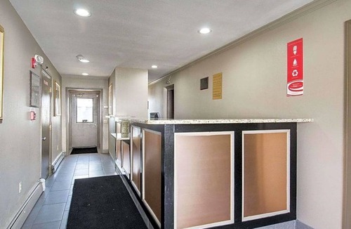 Northborough Hotel | 2-Star Hotel ∙ Econo Lodge Inn & Suites