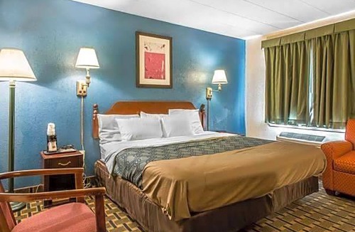 Cranston Hotel | 2-Star Hotel ∙ Econo Lodge Cranston - Providence