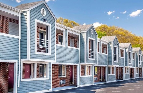 Cranston Hotel | 2-Star Hotel ∙ Econo Lodge Cranston - Providence