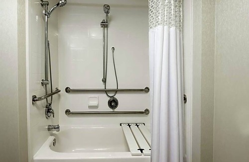 Marlborough Hotel | 2-Star Hotel ∙ Hampton Inn Boston / Marlborough