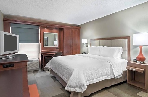 Marlborough Hotel | 2-Star Hotel ∙ Hampton Inn Boston / Marlborough