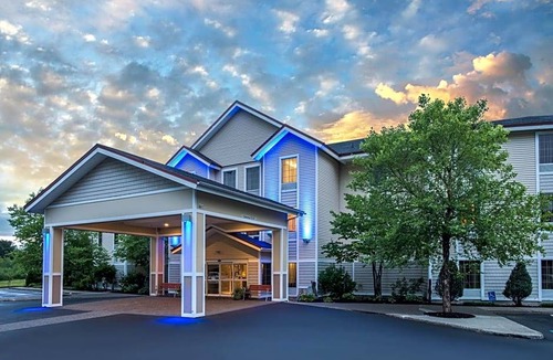 Brattleboro Hotel | 2-Star Hotel ∙ Holiday Inn Express Hotel & Suites Brattleboro, an IHG Hotel