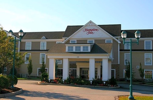 Wakefield-Peacedale Hotel | 2-Star Hotel ∙ Hampton Inn South Kingstown - Newport Area