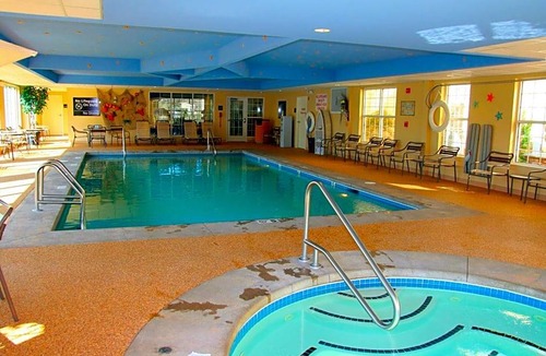 Wakefield-Peacedale Hotel | 2-Star Hotel ∙ Hampton Inn South Kingstown - Newport Area