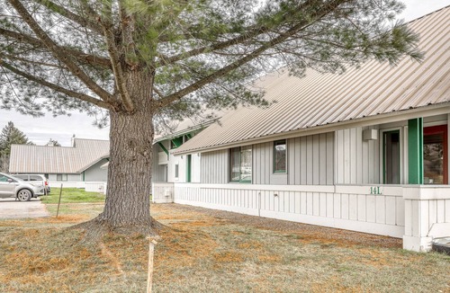 Stowe Area Condo | 2-Story Golf Course Front Condo w/Gas Fireplace, Shared Hot Tub, Pool, Game Room