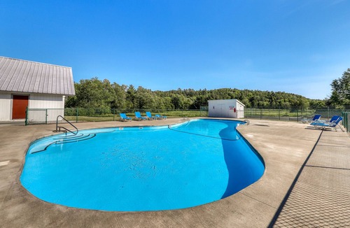 Stowe Area Condo | 2-Story Golf Course Front Condo w/Gas Fireplace, Shared Hot Tub, Pool, Game Room