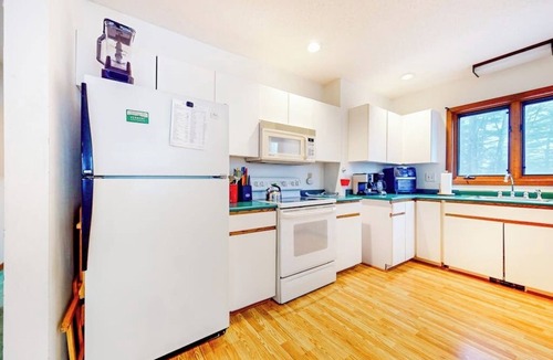 Jamaica Condo | 2-story mountain condo w/private deck, close to resort, jetted tub, w/d, wifi