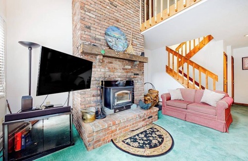 Jamaica Condo | 2-story mountain condo w/private deck, close to resort, jetted tub, w/d, wifi