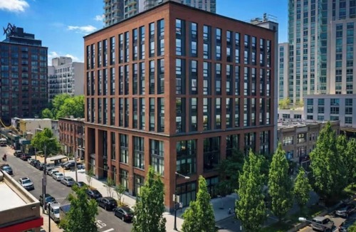 Hunters Point Apartment | 2 Units | Enjoy City Exploration from Convenient – Convenient Subway Access
