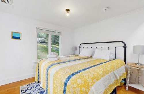 East Boothbay House | 2 Waterfront Cottages in Ocean Point with Dock & Large Yard, Dog friendly