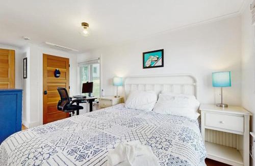 East Boothbay House | 2 Waterfront Cottages in Ocean Point with Dock & Large Yard, Dog friendly