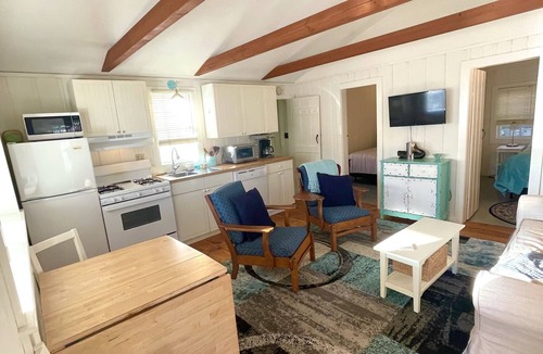 South Dennis Cottage | 2 Waterfront Cottages - 3 & 2 BR - on Follins Pond
