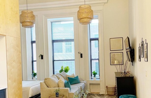 Downtown Apartment | #201 · Historic Bldg-Yale, large studio w/loft sleeps 4 #201