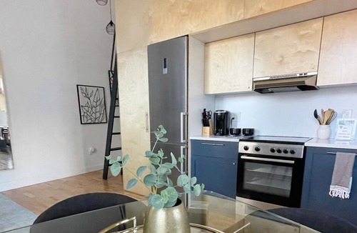 Downtown Apartment | #201 · Historic Bldg-Yale, large studio w/loft sleeps 4 #201