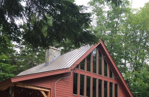 Londonderry Ski Chalet | 2023: Renovated Mint Family Chalet Londonderry, peaceful and clean.
