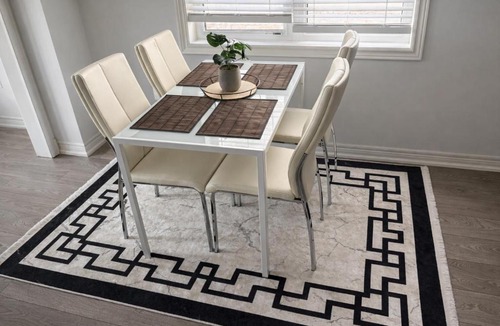 Cambridge House | 2024 Built 3-Bedroom Cambridge Townhome with Free Parking, WiFi, Full Kitchen, Laundry & Foosball - 8 Mins to African Lion Safari - Great for Families, Groups & Work Stays!