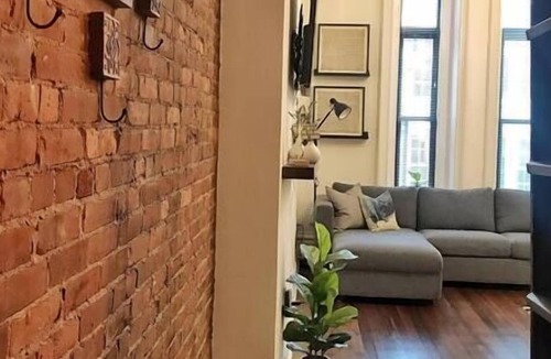 Downtown Apartment | #203 · Yale Area Studio+loft w/office, natural light #203