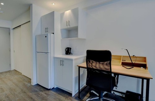 Laval Apartment | 215 Studio Spacieux Laval, tout inclue, wifi, park