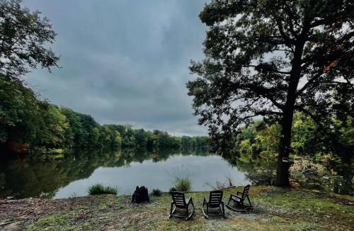 Middletown House | 24 Serenity A Lakefront Cottage Retreat