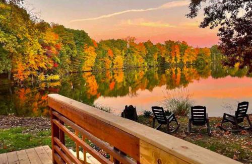 Middletown House | 24 Serenity A Lakefront Cottage Retreat