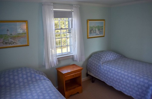 West Dennis House | 248/250 Loring- Adorable duplex 500 ft to the entrance of West Dennis Beach