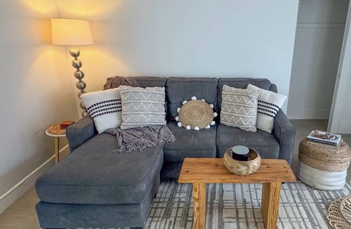 Erie Apartment | 253 Upper Chic Boho Retreat NEW RENO