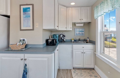 Wells Beach Apartment | 26 SECONDS FROM WELLS BEACH: OCEAN&MARSH VIEWS-BRIGHT & AIRY-SUPERB BEACH ACCESS