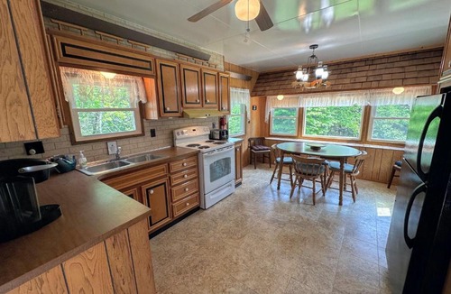 Carroll House | 26CM - private camp in Bretton Woods, wifi, AC, private yard with great views!