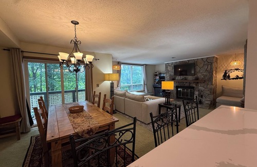 West Dover Condo | ⛷️2BR/2BA on Mount Snow - Ski On/Ski Off⛷️