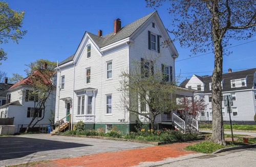 Oakdale Apartment | 2BR Apt | Full Kitchen | 10 Min to Old Port