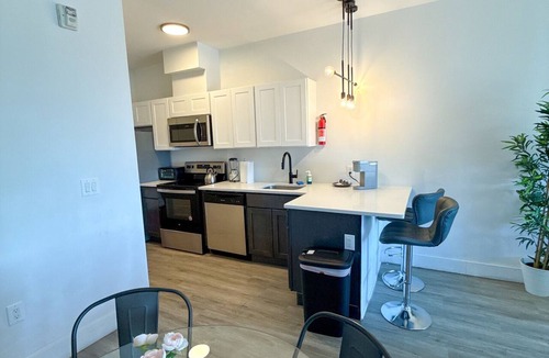 Elizabeth Apartment | 2BR apt near EWR 6b9v