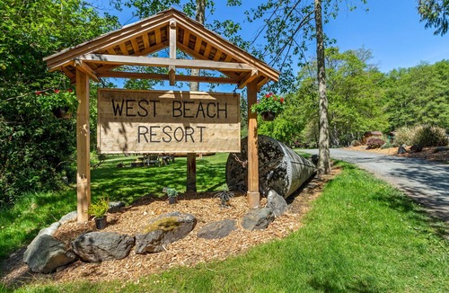 Eastsound Cabin | 2BR Beachfront Cabin w/loft - steps from prime west-facing beach!