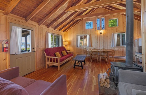 Eastsound Cabin | 2BR Beachfront Cabin w/loft - steps from prime west-facing beach!