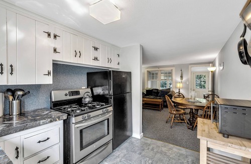 Mashpee House | 2BR Cozy Family Retreat on Sandy Beach