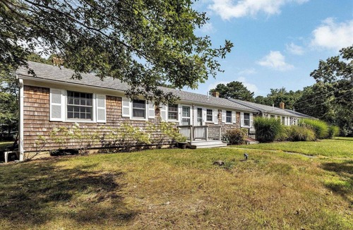 Mashpee House | 2BR Cozy Family Retreat on Sandy Beach