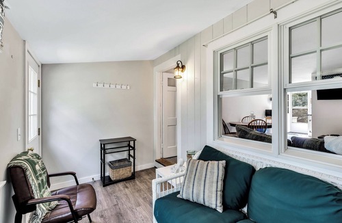 Mashpee House | 2BR Cozy Family Retreat on Sandy Beach