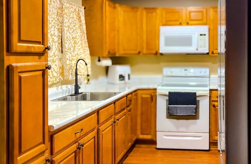 Plymouth House | 2BR Lakefront Cottage | Hot Tub, Fire Pit & Lake Access