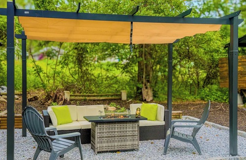 Plymouth House | 2BR Lakefront Cottage | Hot Tub, Fire Pit & Lake Access
