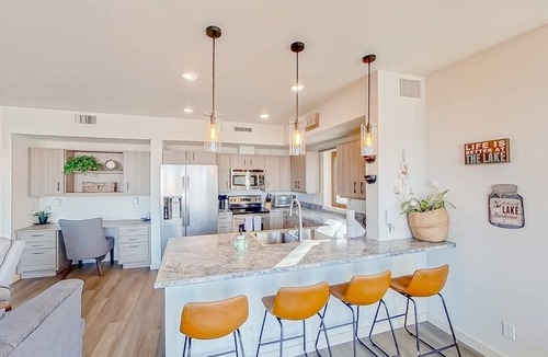 Chelan Apartment | 2BR Mountainview 2nd-Floor - Balcony - Pool