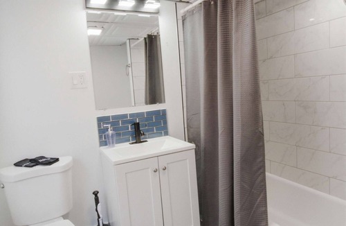 Jeffries Point Apartment | 2BR Near Airport, public transit to downtown!