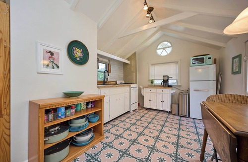 Ocean Grove Cottage | 2BR Ocean Grove Garden Beach Cottage- 6 Blk to Beach, Easy Access 2 Asbury Park