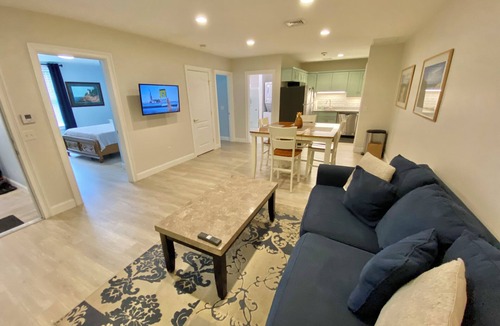 Historic Hill Apartment | 2BR - Off Bellevue, Nautical Newport, Centrally Located, Walk to everything!