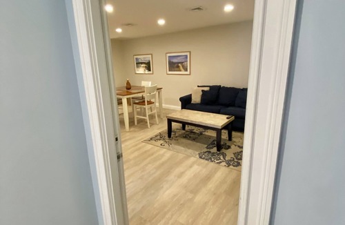 Historic Hill Apartment | 2BR - Off Bellevue, Nautical Newport, Centrally Located, Walk to everything!
